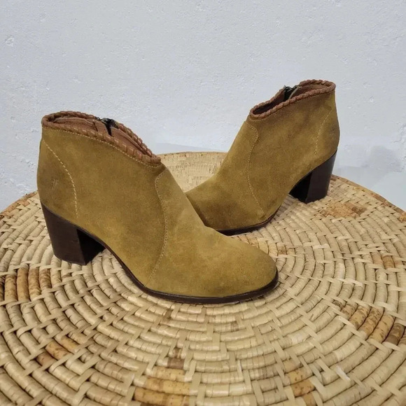 Frye Nora Whipstitch Tan Distressed Suede Western Ankle Bootie 8.5 - Picture 1 of 9